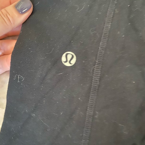 Lululemon reversible crop black leggings 6/8 - Picture 2 of 3